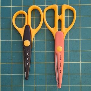 Source Unknown Yellow Handle Decorative Edge Craft Scissors Set - Black & Coral